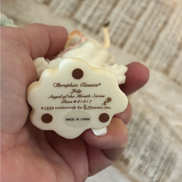 Department 56 I Love Mom Figurine - Cream and White - Picture 4 of 10